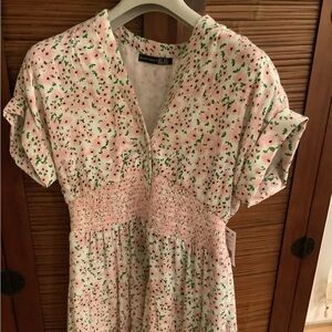Black Tape NWT P/M Floral V Neck Smocked Cottage Core Romantic Light Fem…